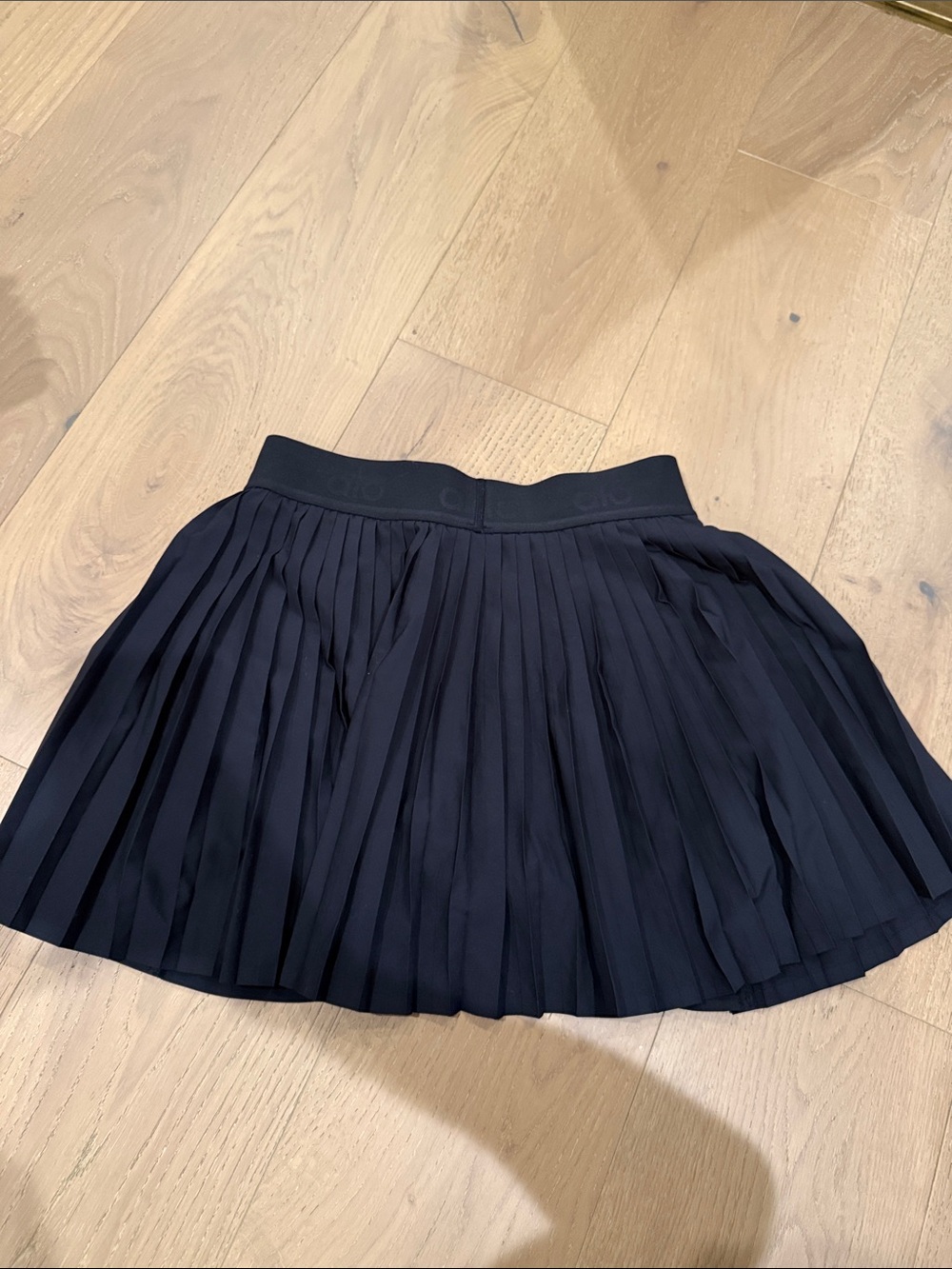 ALO Yoga Black Pleated tennis Skirt - Picture 3 of 4